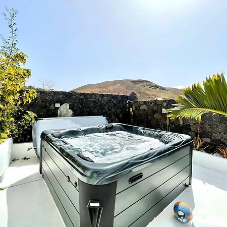 Apartamento 4 Con Wifi, Banera Hidromasaje Y Acceso A La Piscina Y Vista Espectacular Apartment Tinajo